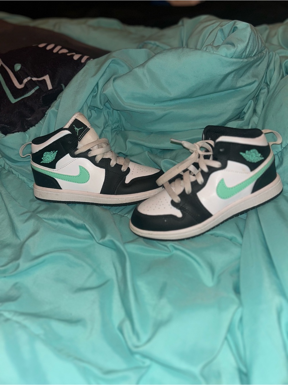 Nike Air Jordan 1 Mid Green Glow